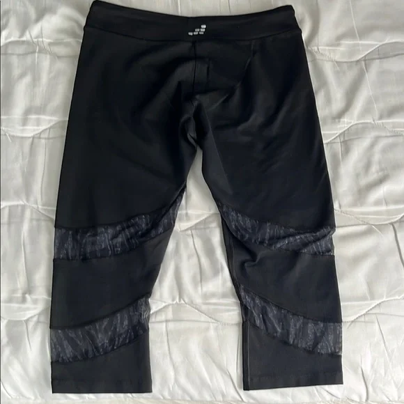 BCG Black Performance Capri Leggings with Mesh Panels - Picture 2 of 4